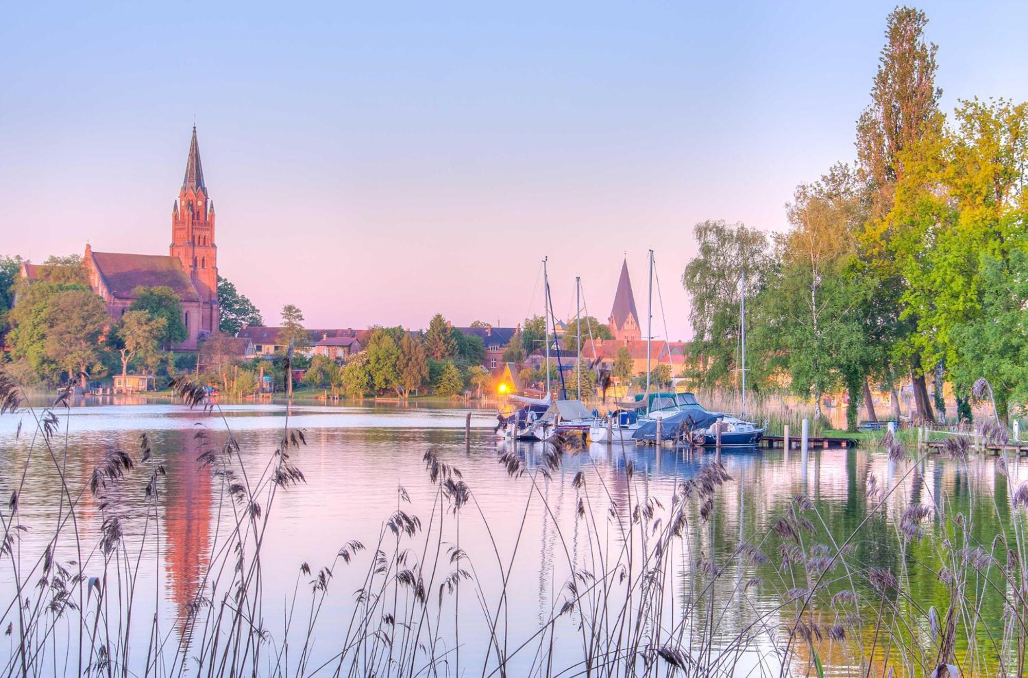 Kranichrast am Röbeler Stadthafen Exterior foto