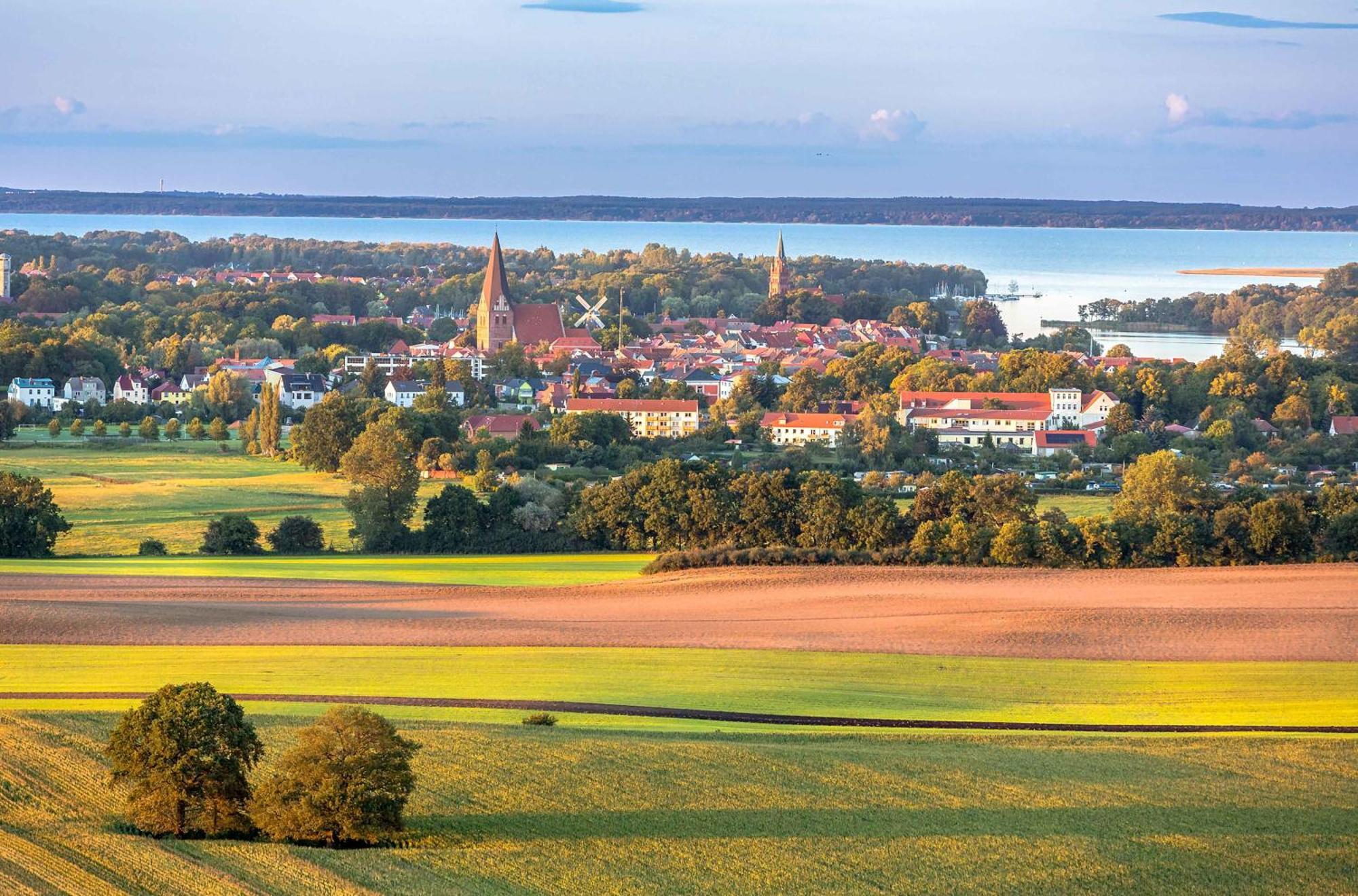 Kranichrast am Röbeler Stadthafen Exterior foto